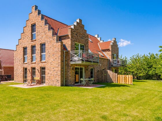 Träumen Sie von einem eigenen Ferienhaus oder einer Ferienwohnung an der ostfriesischen Nordseeküste? Die Systembau ist nicht nur Ihr erfahrener Bauträger, sondern auch kompetenter Makler für hochwertige Ferienimmobilien in Greetsiel, Norden, der Krummhörn und Umgebung. Wir begleiten Sie professionell beim Kauf Ihrer Traumimmobilie – unkompliziert, sicher und zuverlässig.