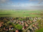 Luftbild vom Grundstück - Neubau-Doppelhaus in Sackgassenlage von Uttum!